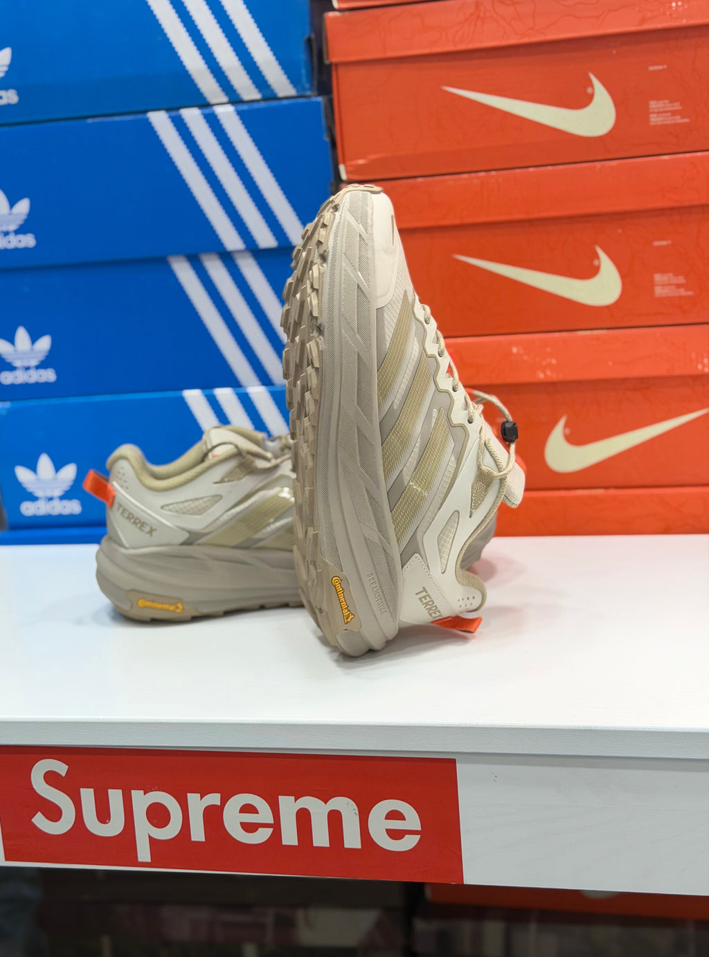 Adidas terrex continental