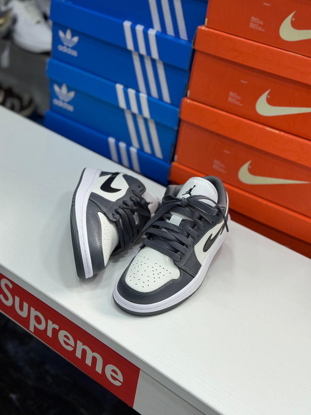 Jordan Low gris