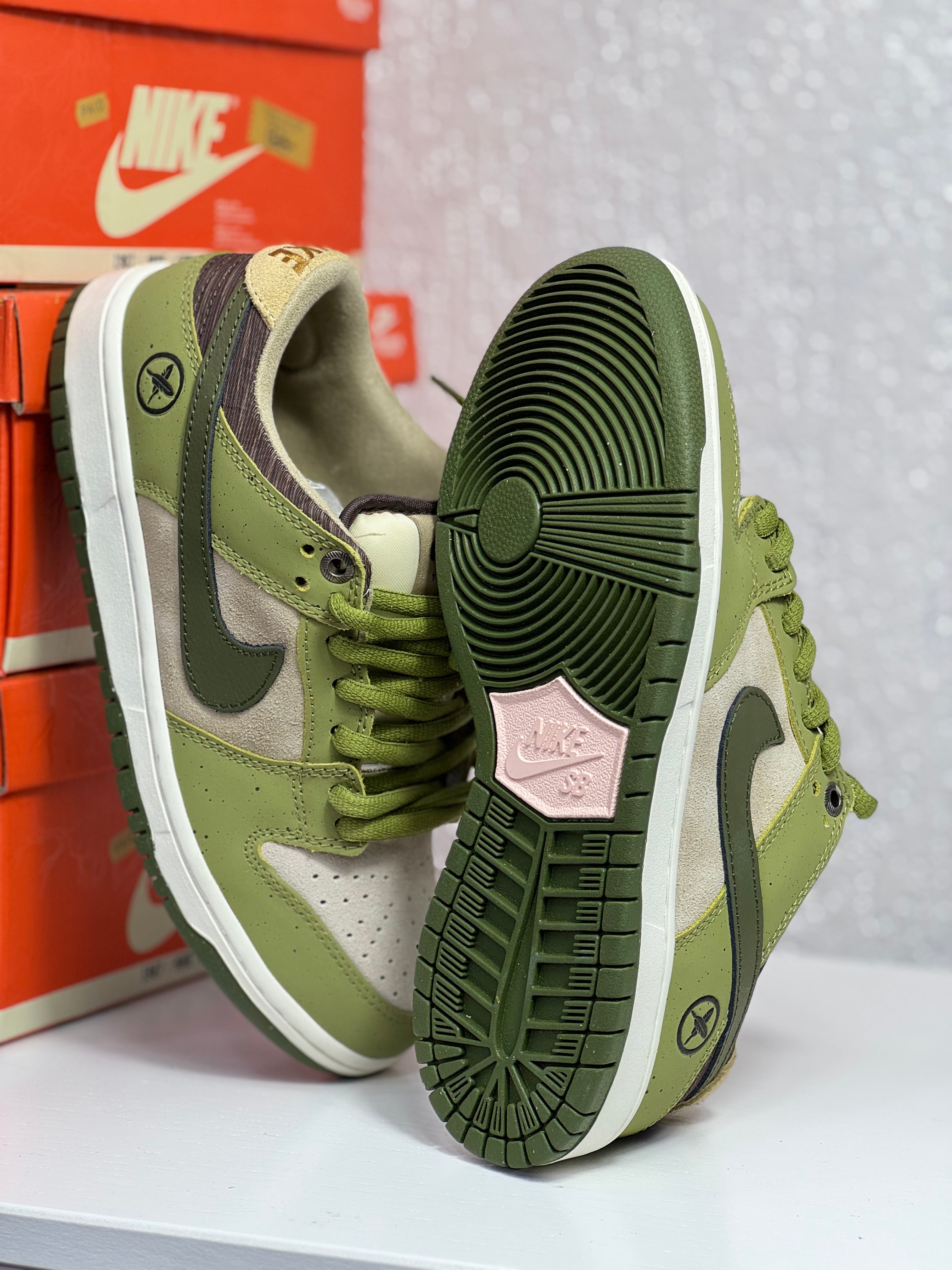 SB DUNK LOW VERDE