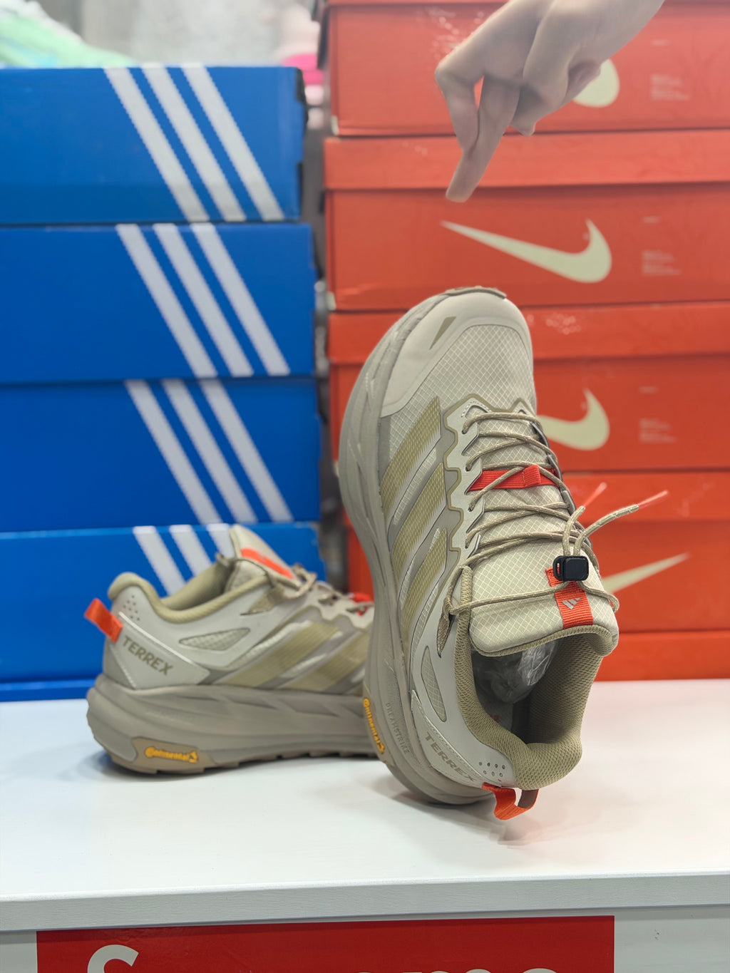 Adidas terrex continental