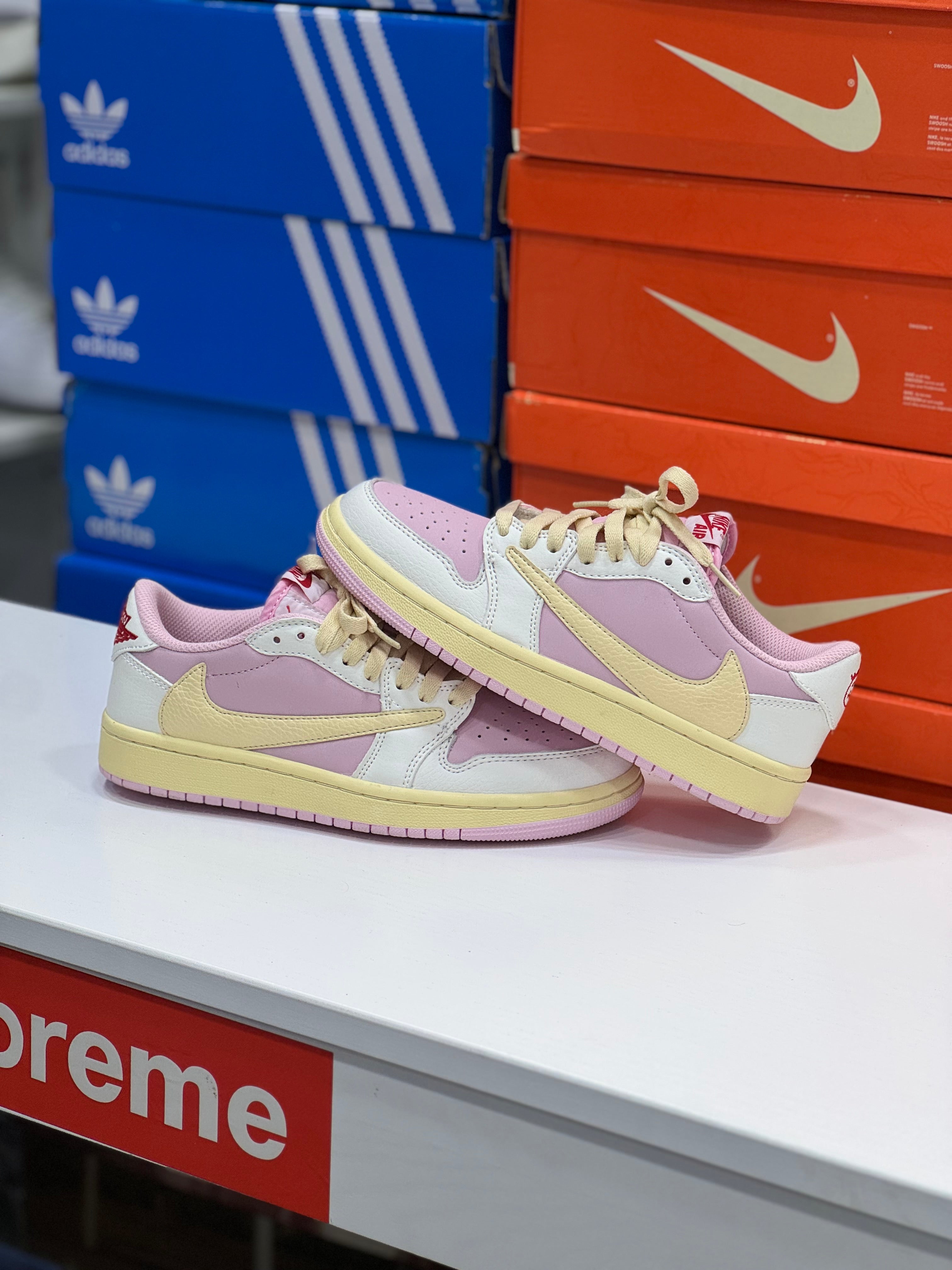 Travis Scott Jordan 1