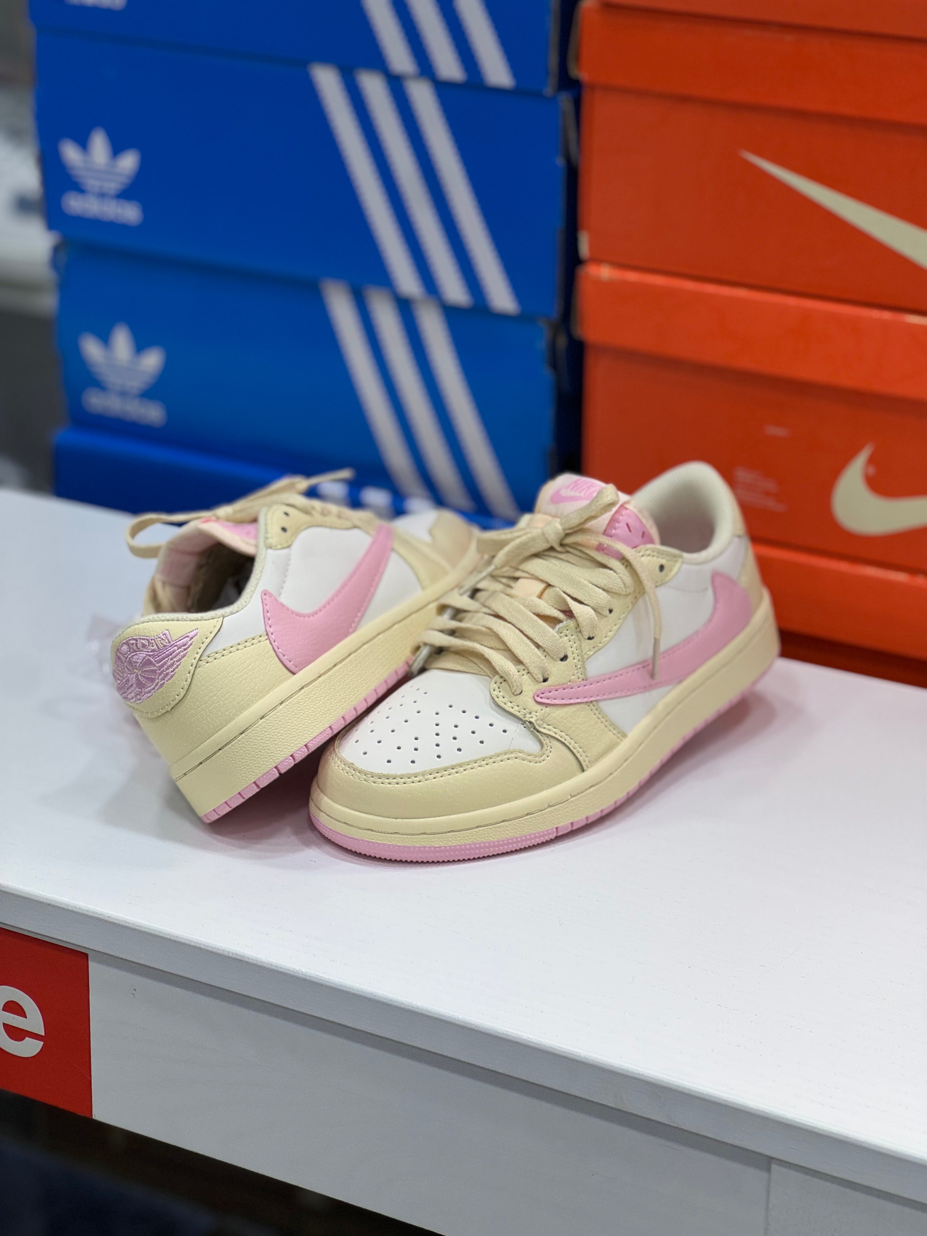Travis Scott Jordan 1