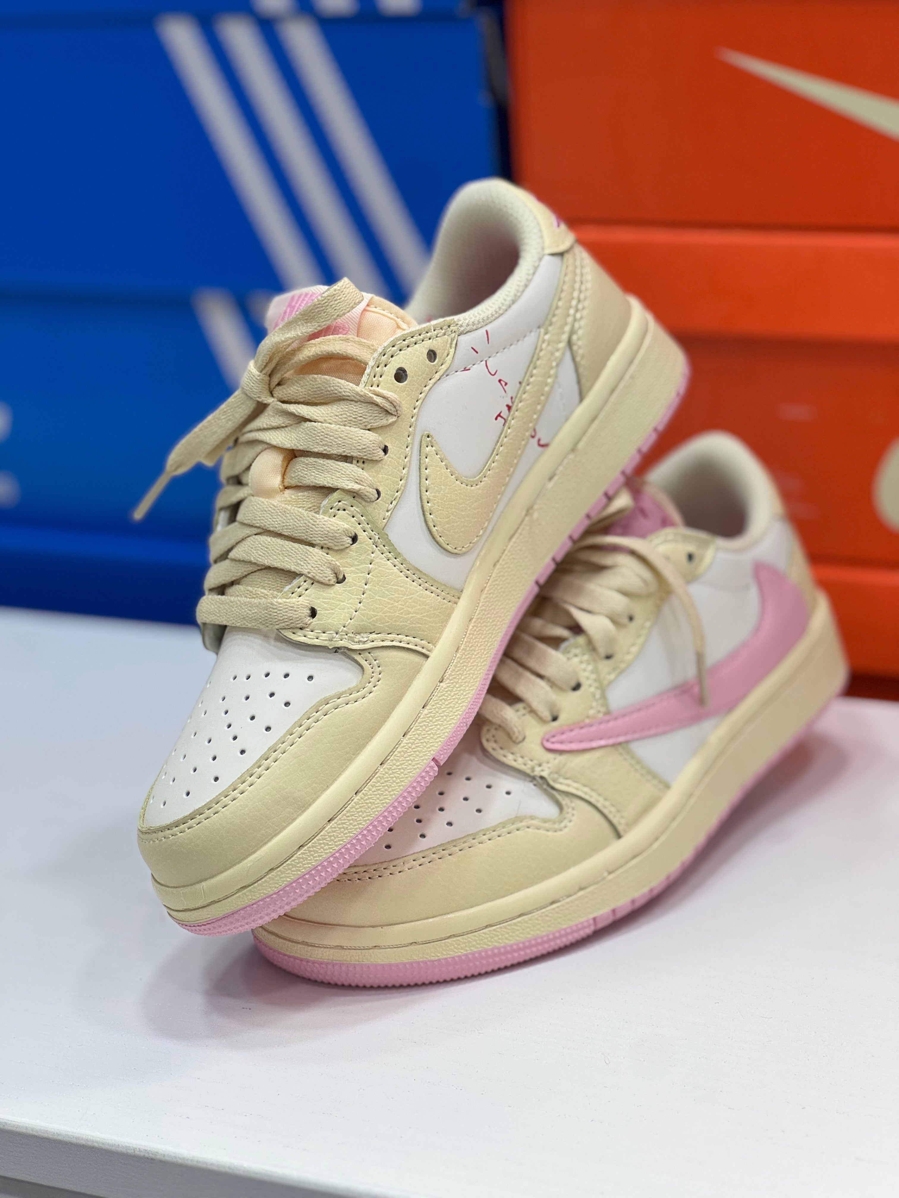 Travis Scott Jordan 1